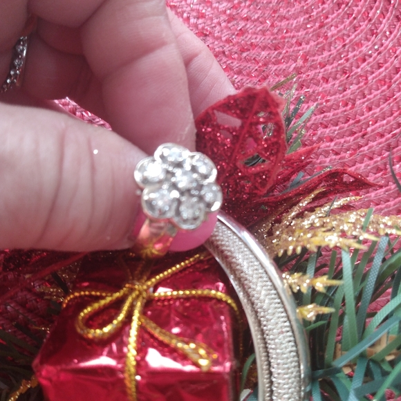 Beautiful Christmas or Engagement Ring 💍 - Picture 16 of 16